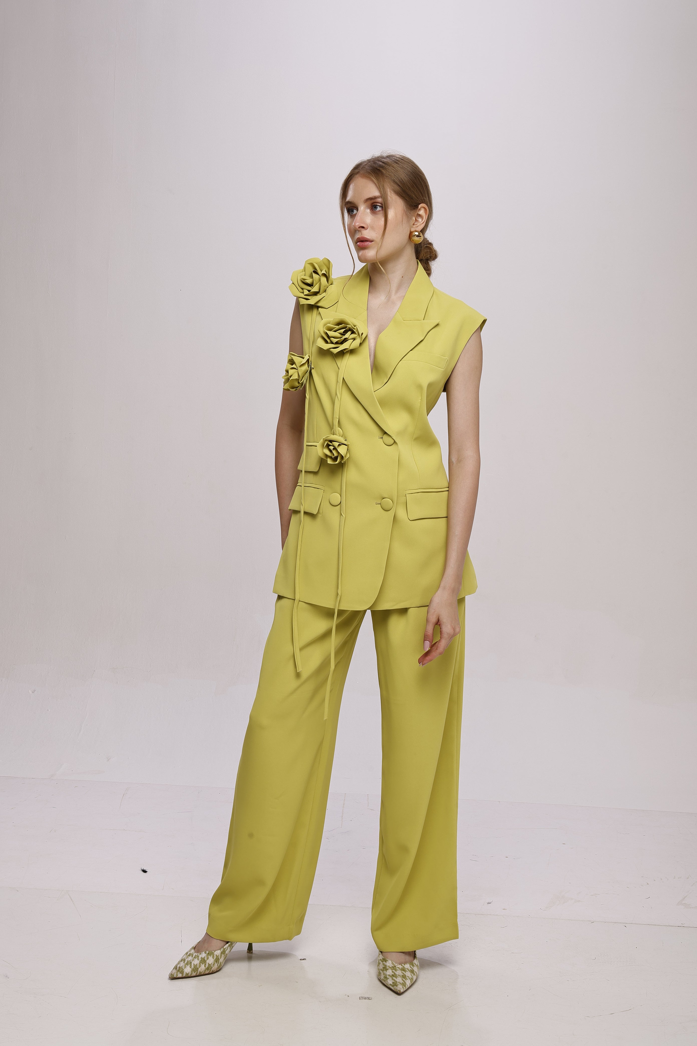 Solid fully lined sleeveless button closer suit set Green