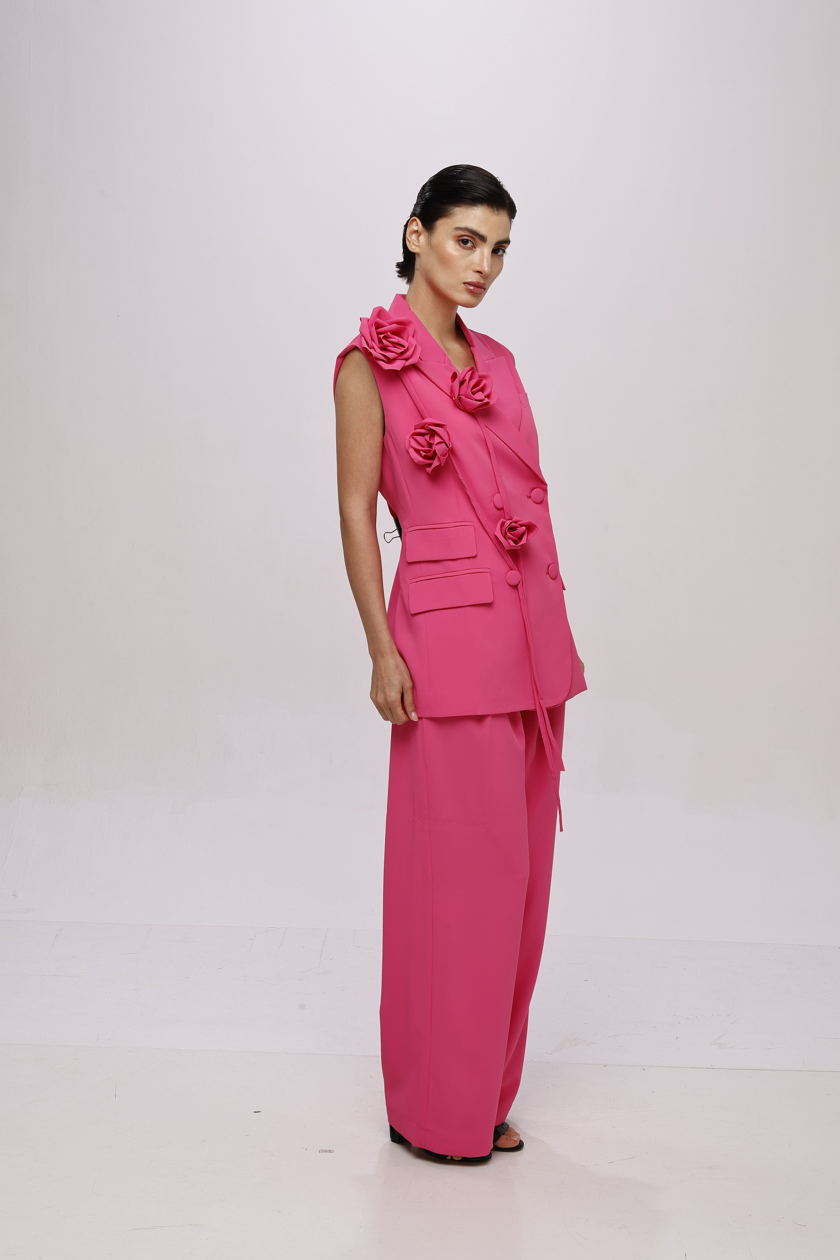 Solid fully lined sleeveless button closer suit set Pink