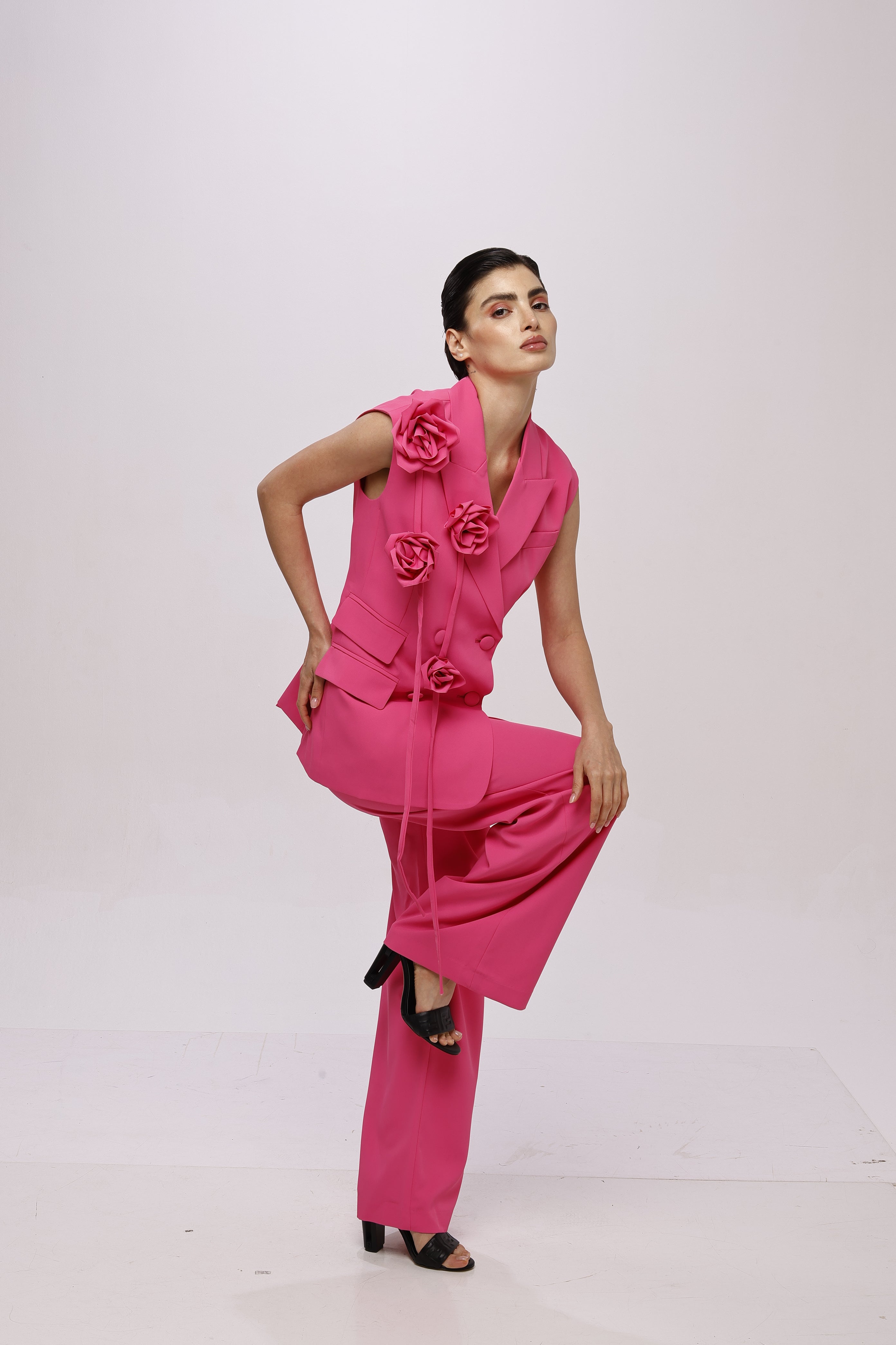 Solid fully lined sleeveless button closer suit set Pink