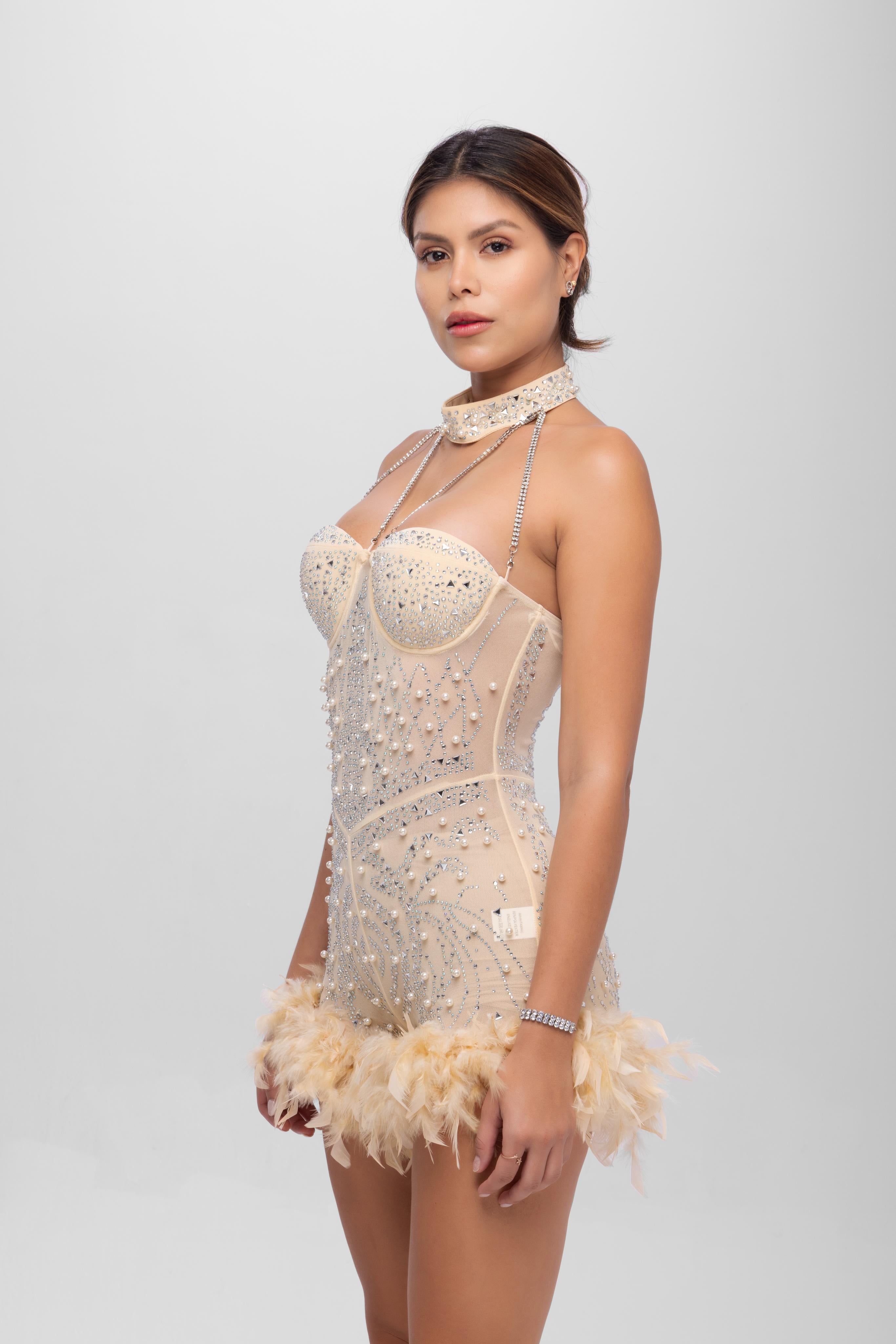 Embellished romper with feather Begie