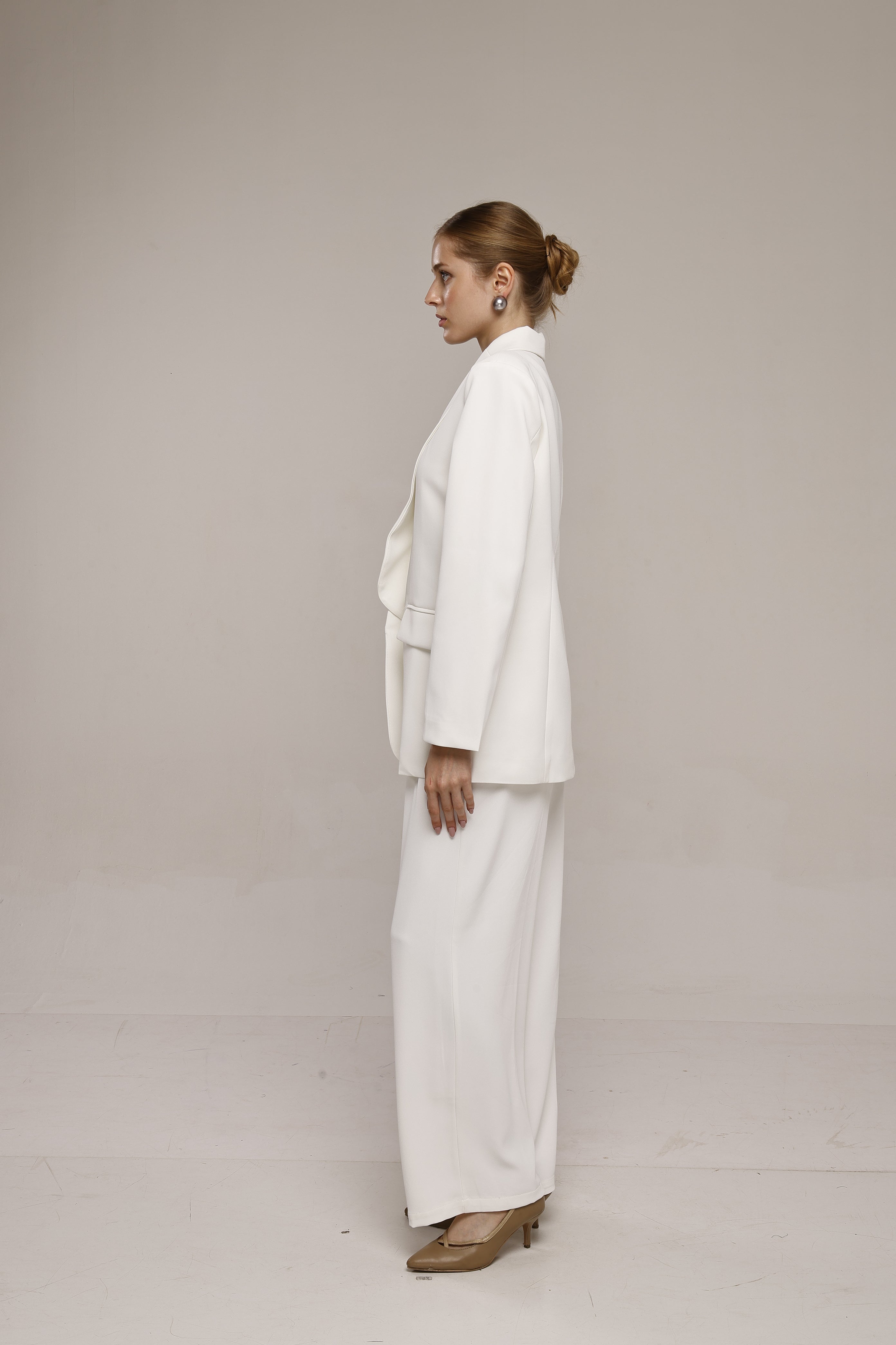 Solid fully lined shawl Collar long sleeve blazer White