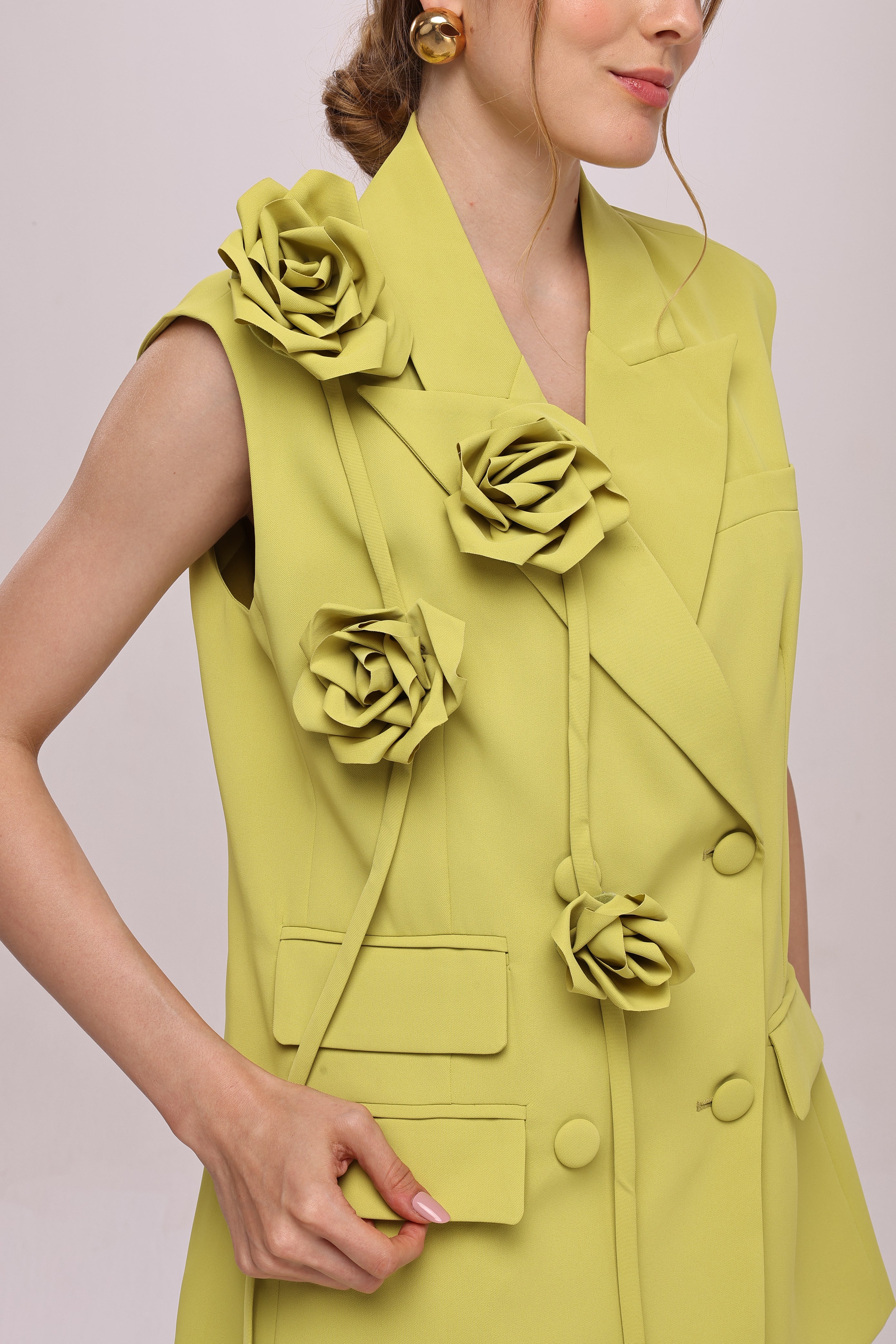 Solid fully lined sleeveless button closer suit set Green