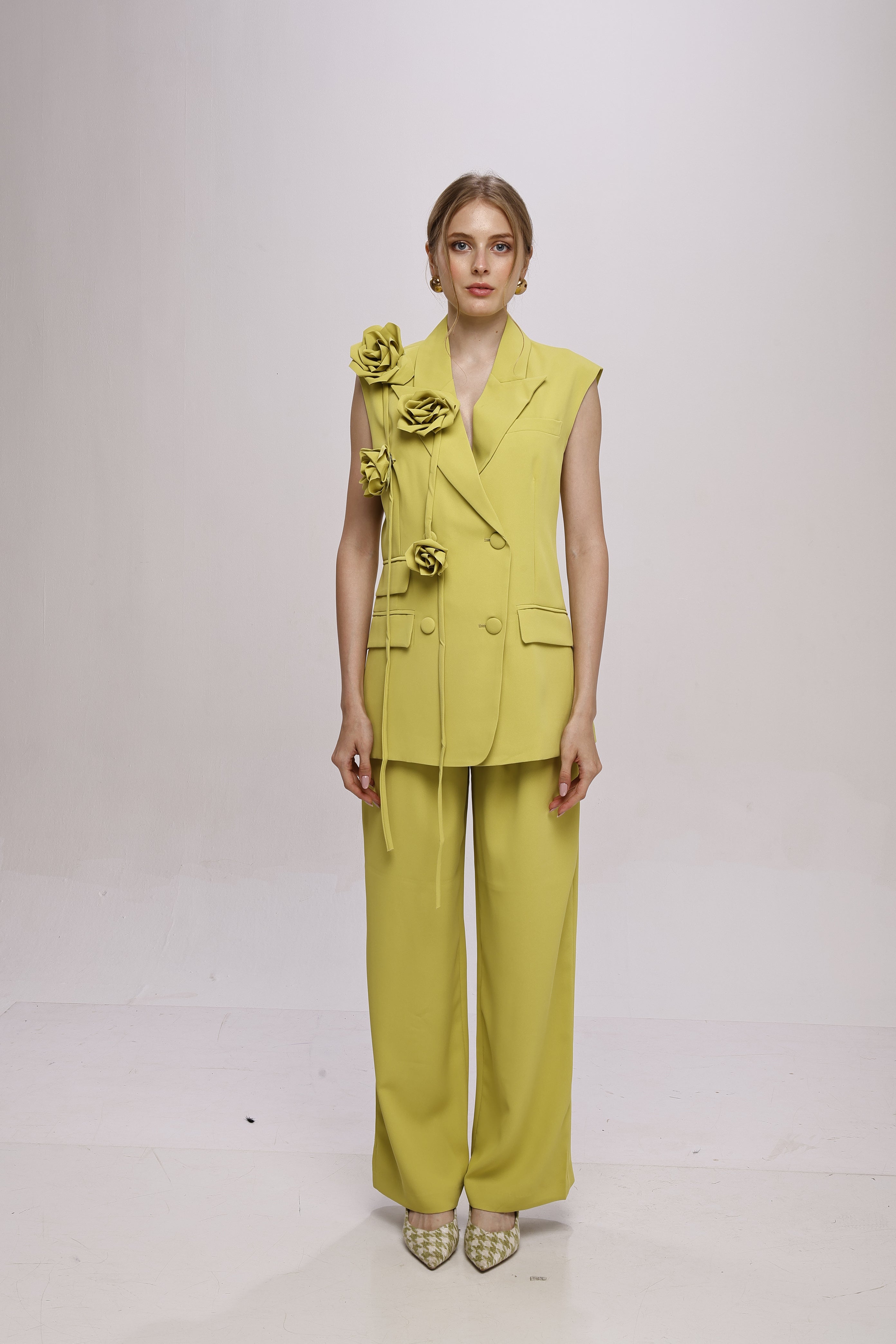 Solid fully lined sleeveless button closer suit set Green