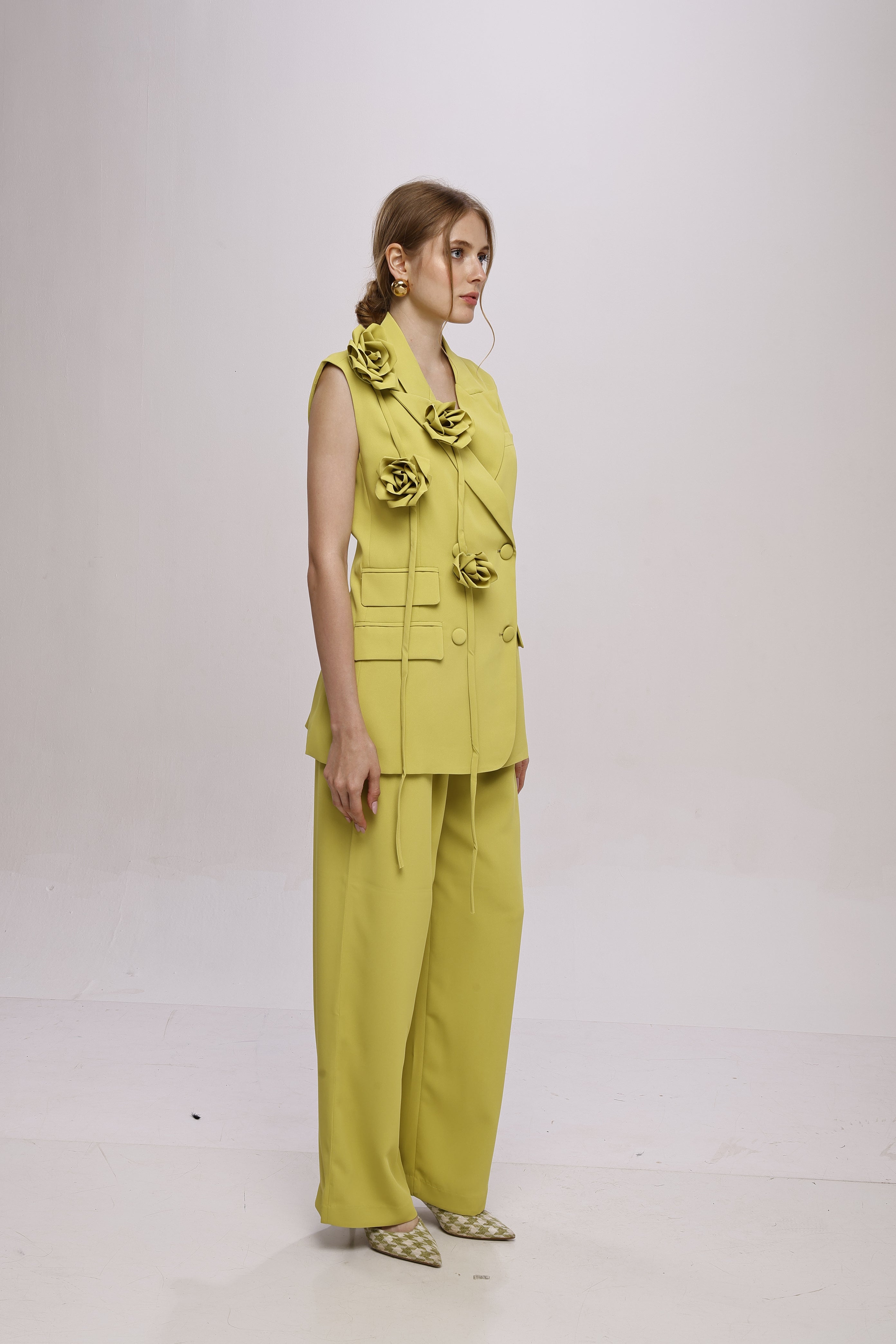Solid fully lined sleeveless button closer suit set Green
