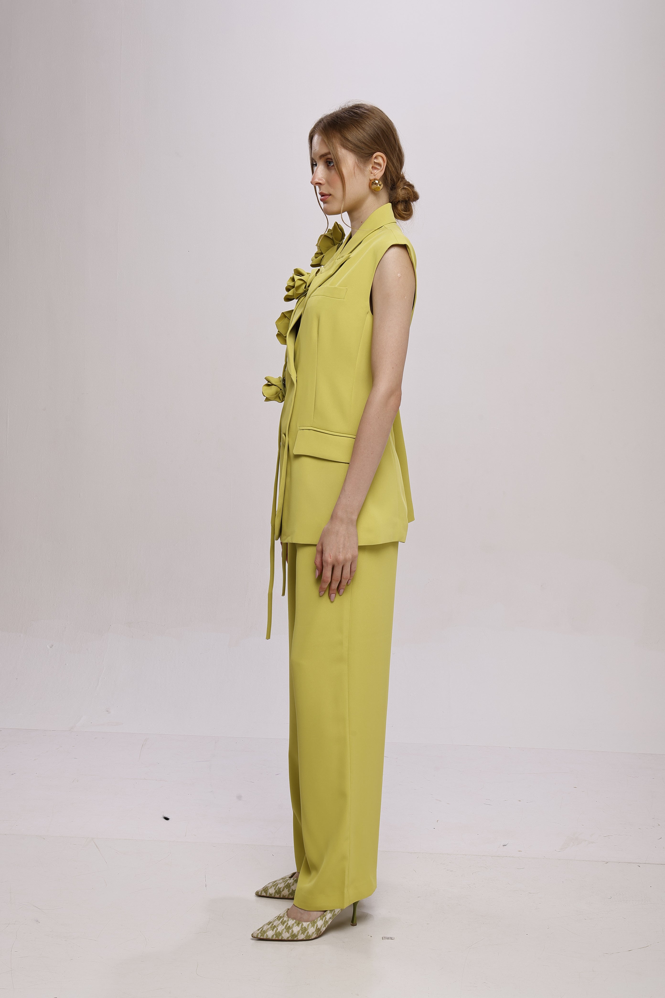Solid fully lined sleeveless button closer suit set Green