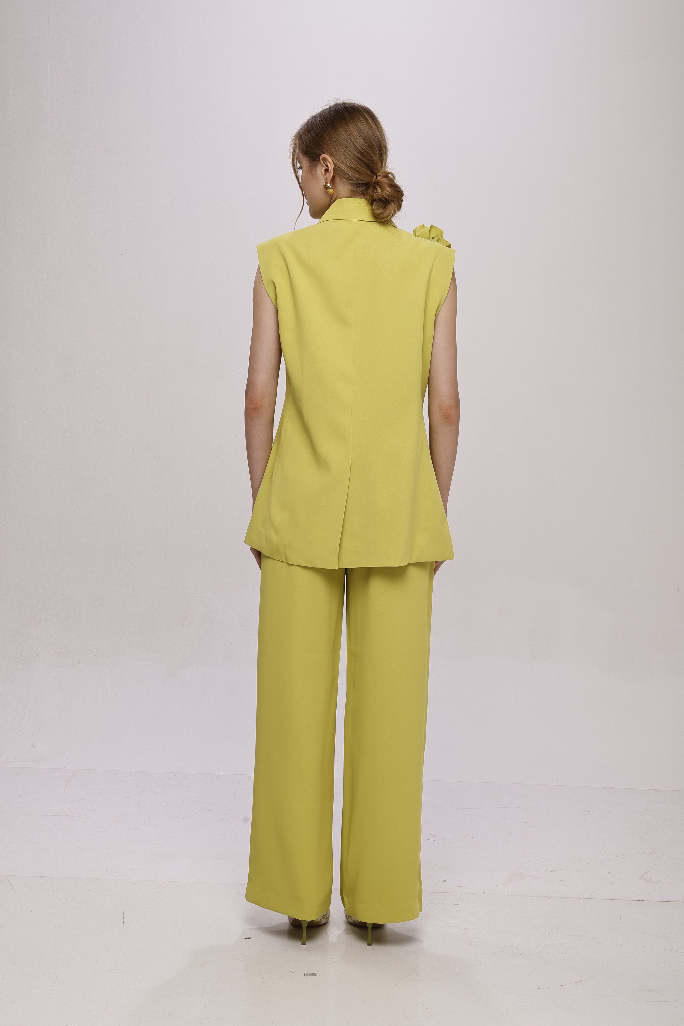 Solid fully lined sleeveless button closer suit set Green