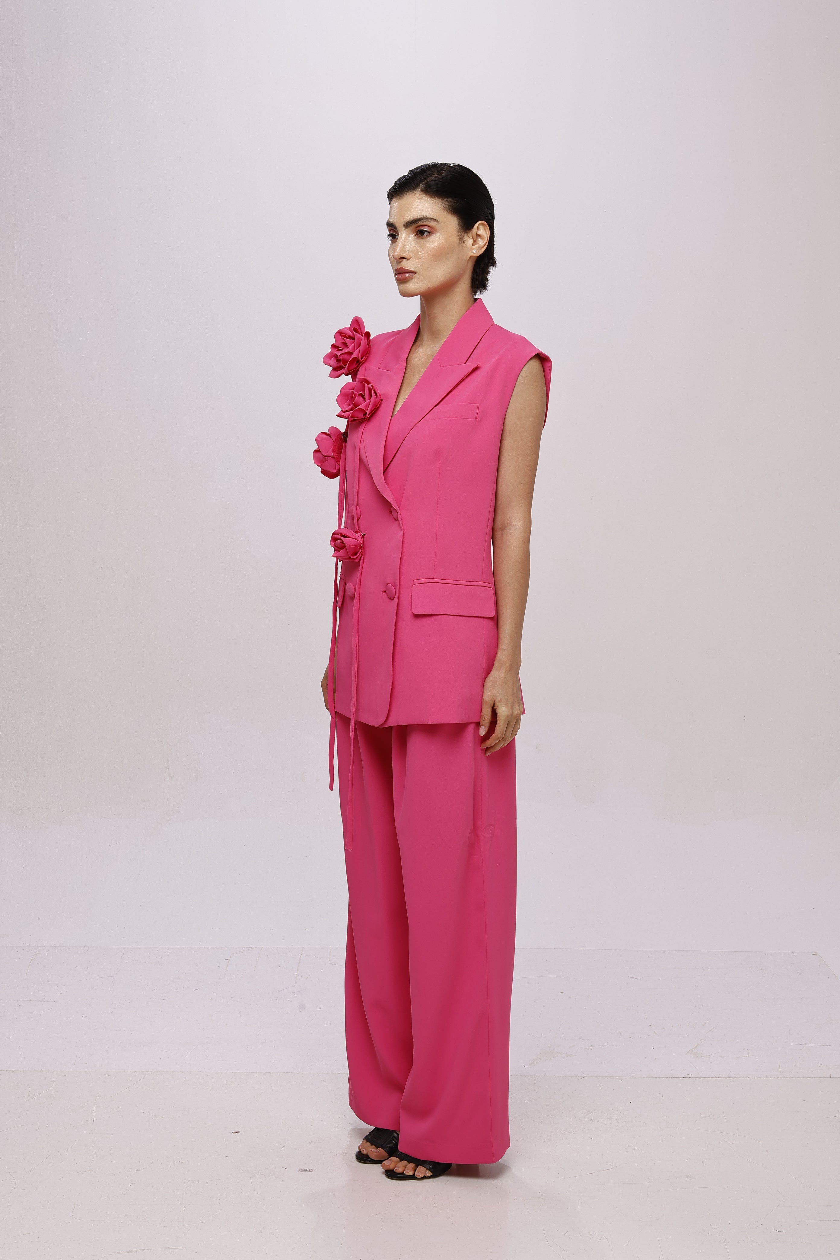 Solid fully lined sleeveless button closer suit set Pink